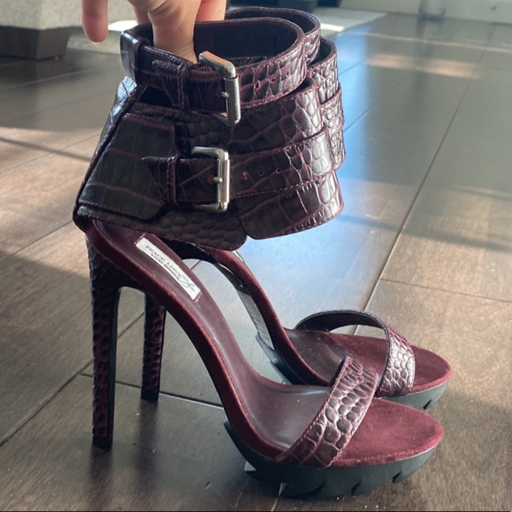 Rare Steve Madden heels size 6